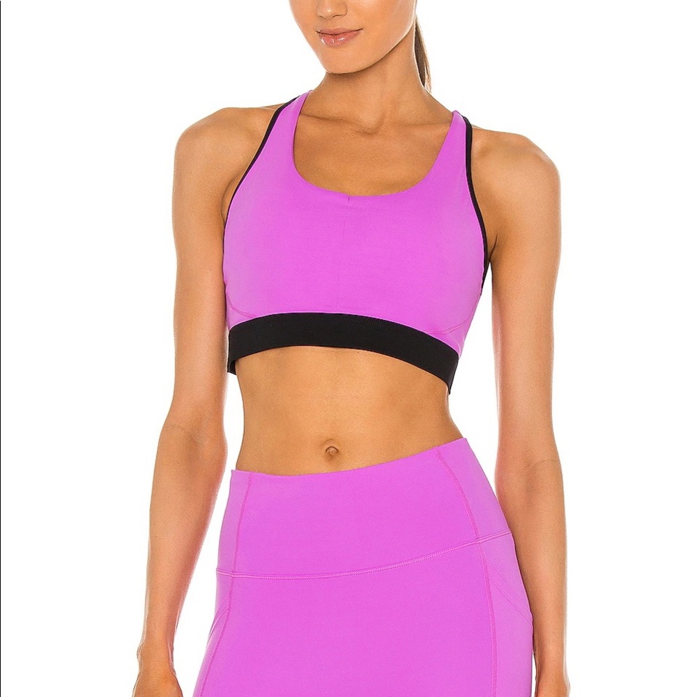 All Access set from Bandier! Stash Pocket bra & leggings in future/black.